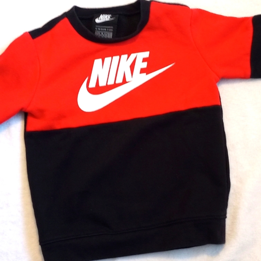 Nike Boys toddler Size 4T Sweatshirt